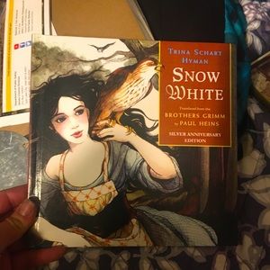 Childrens book SNOW WHITE